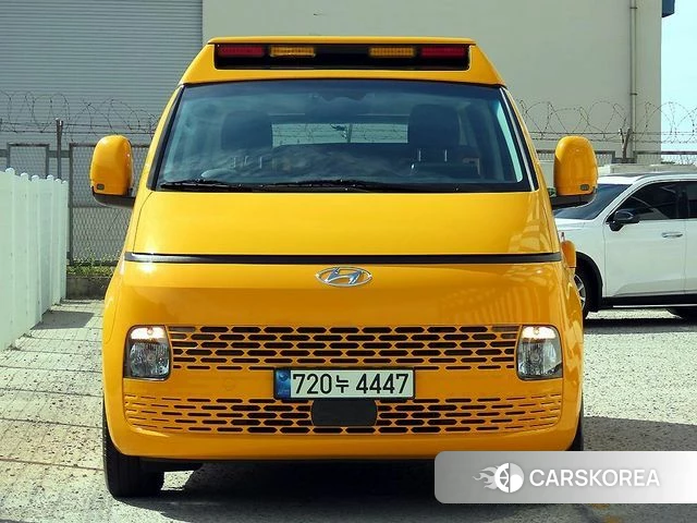 Hyundai Staria 2023 Желтый из Кореи