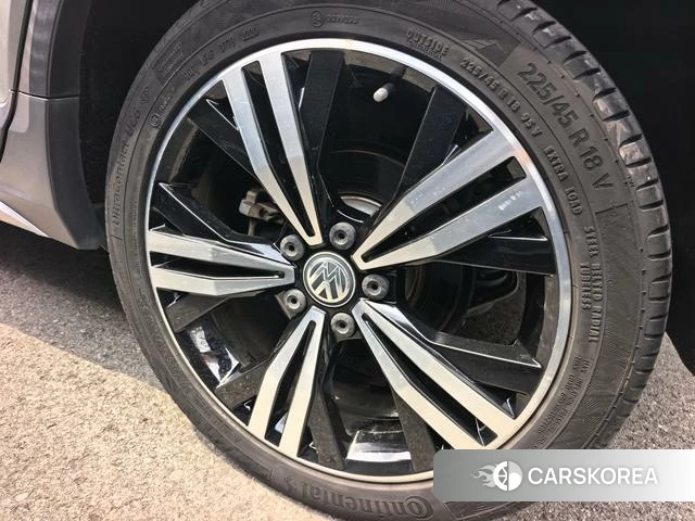 Volkswagen Touran L 2021 Серебристо-серый из Китая
