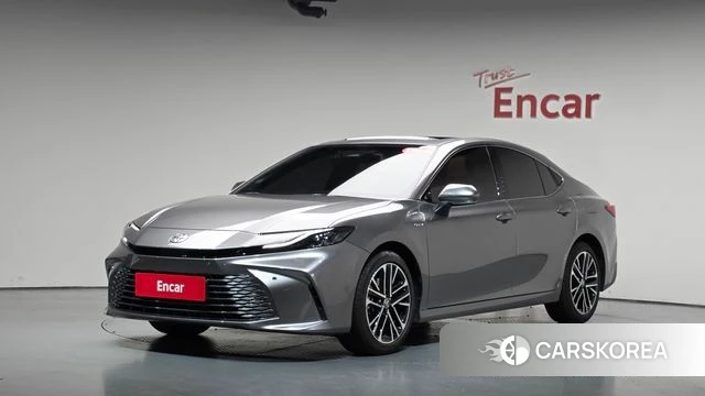 Toyota Camry (XV80) 2025 Серебристо-серый из Кореи