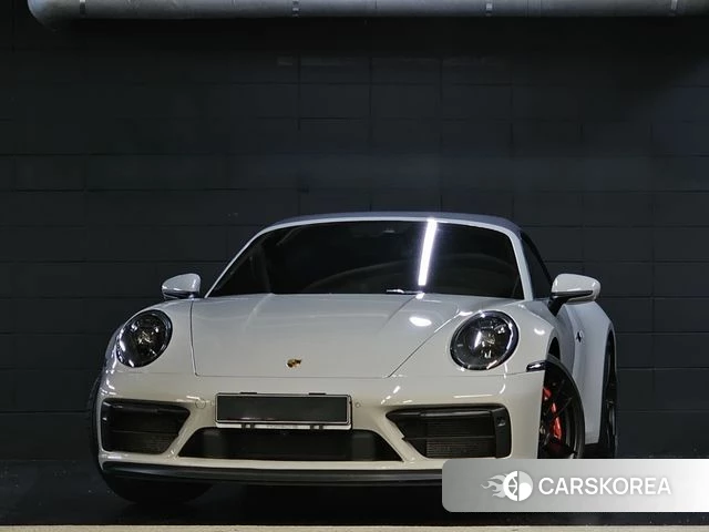 Porsche 911(992) 2022 Серебристо-серый из Кореи