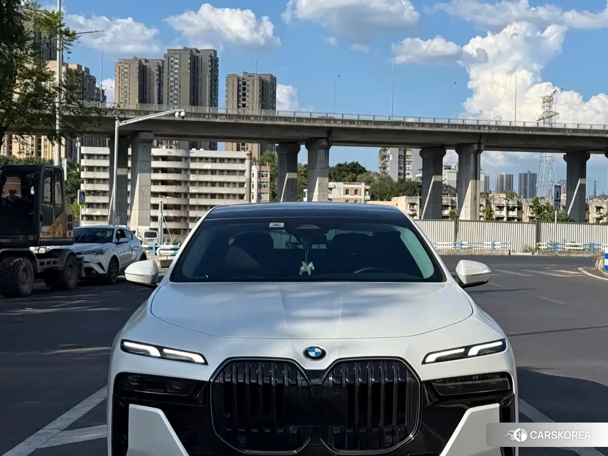 BMW 7 series 2023 Белый из Китая