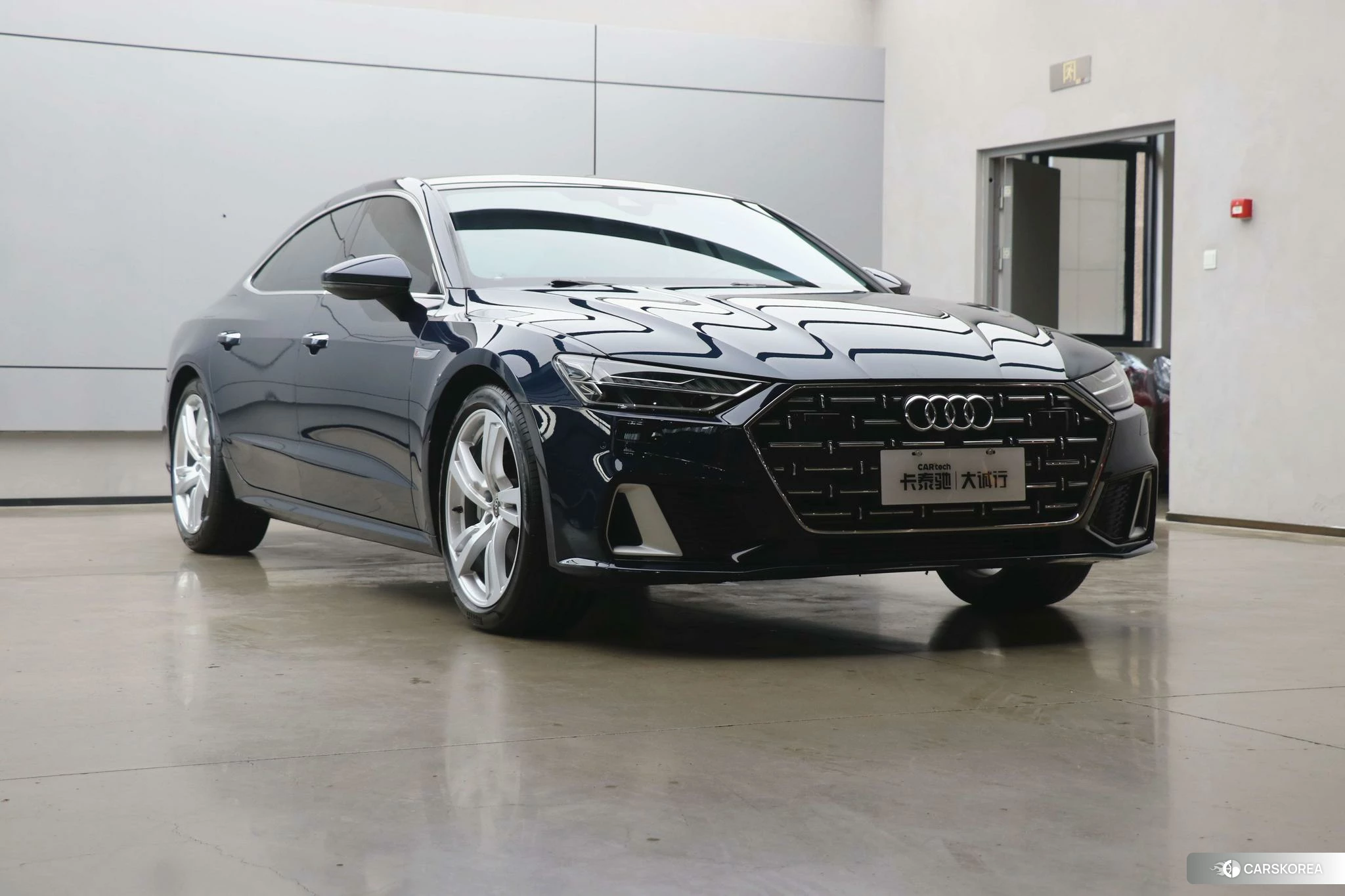 Audi A7L 2022 Синий из Китая