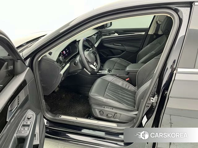 Volkswagen Passat 2023 Черный из Китая