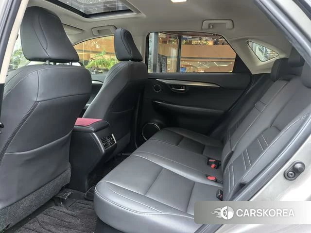 Lexus NX 2021 Серебристо-серый из Китая