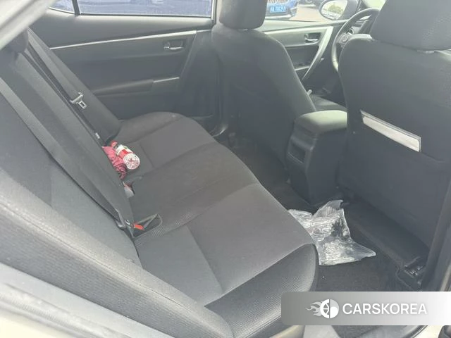 Toyota Corolla dual engine E+ 2022 Белый из Китая