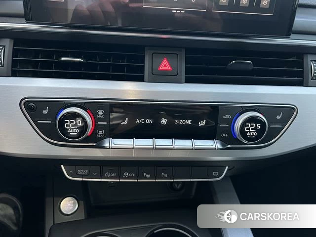 Audi A4L 2021 Черный из Китая