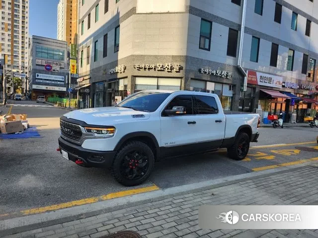 Dodge Lampicup 2018 Белый из Кореи