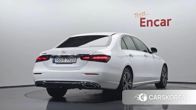 Mercedes-Benz E-Class W213 2021 Белый из Кореи