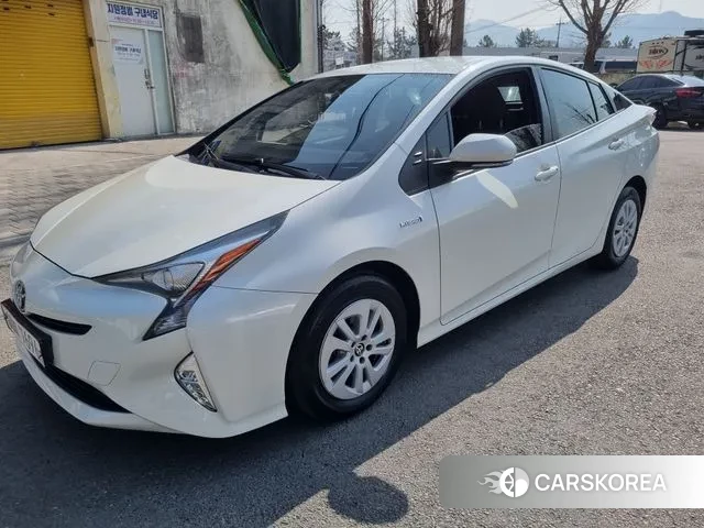Toyota Prius 4th Generation 2018 Белый из Кореи