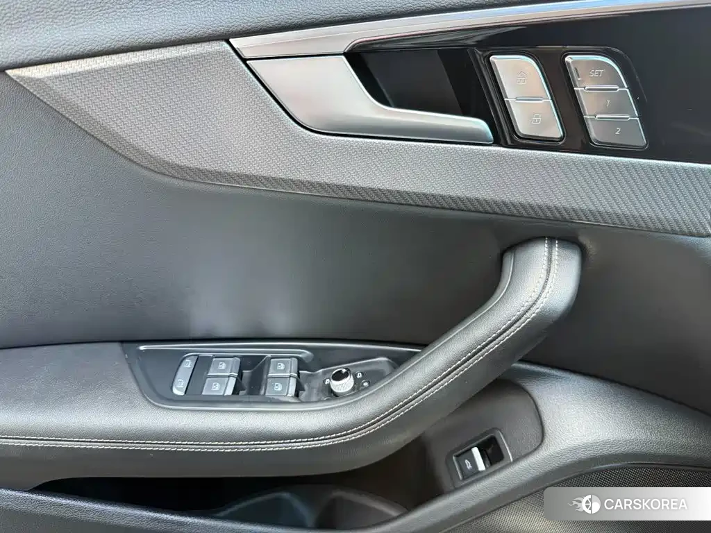 Audi A4L 2024 Silver/gray из Китая