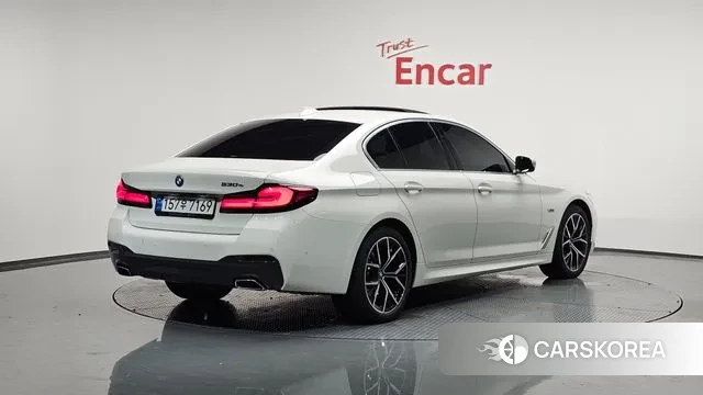 BMW 5 Series (G30) 2022 Белый из Кореи