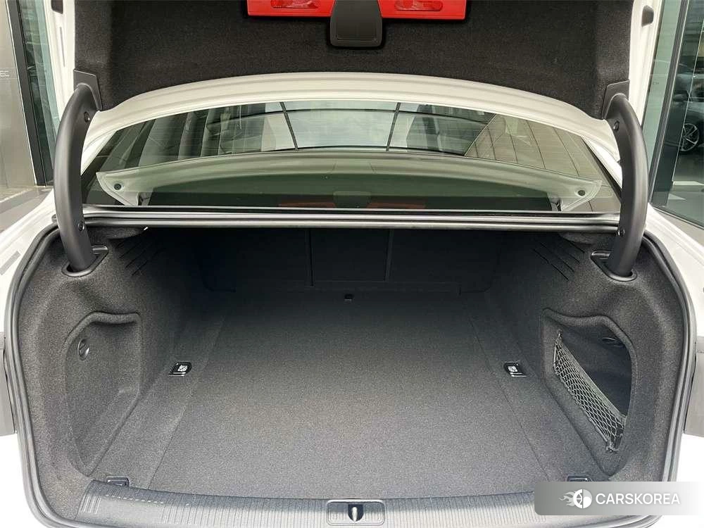 Audi A4L 2021 Белый из Китая