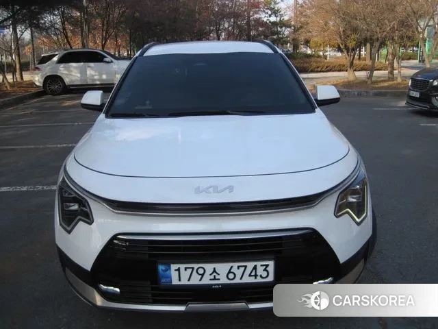 Kia Di Ol Nu Niro 2023 Белый из Кореи