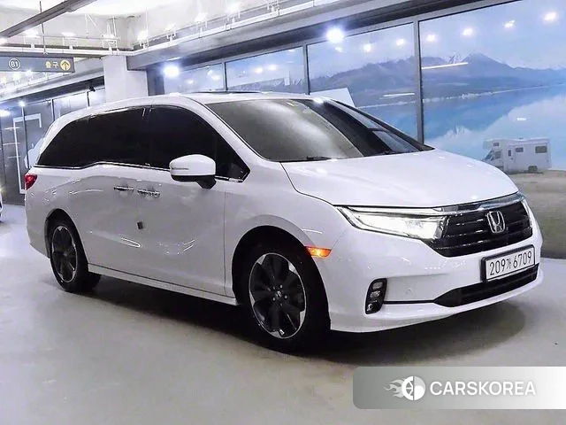Honda Odyssey 2023 Белый из Кореи