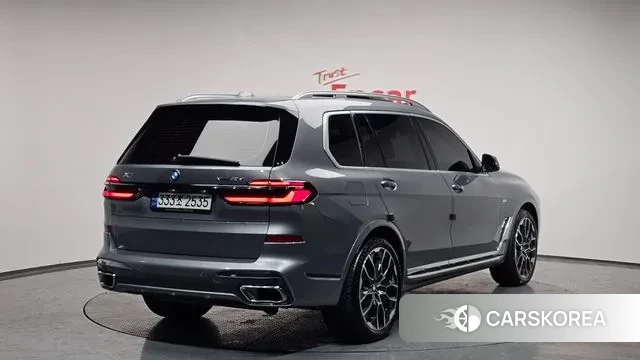 BMW X7 (G07) 2023 Серебряный из Кореи