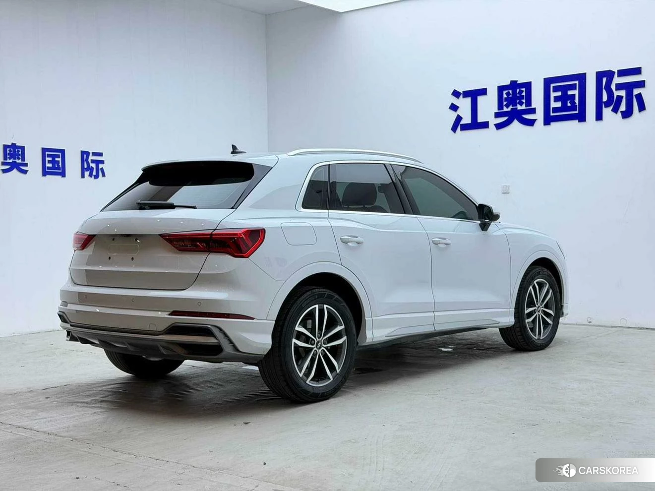 Audi Q3 2021 Белый из Китая