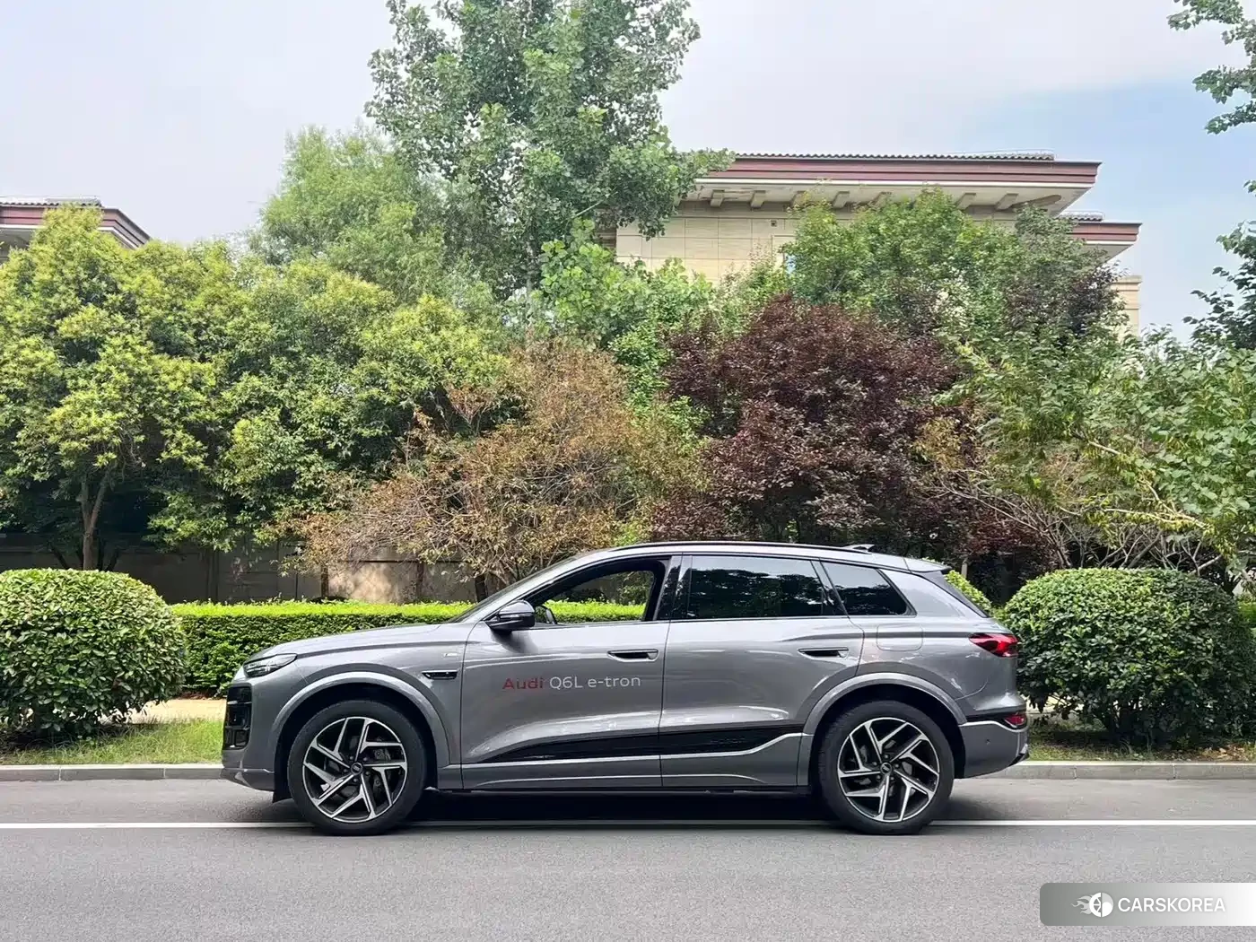 Audi Q6L 2025 Silver/gray из Китая
