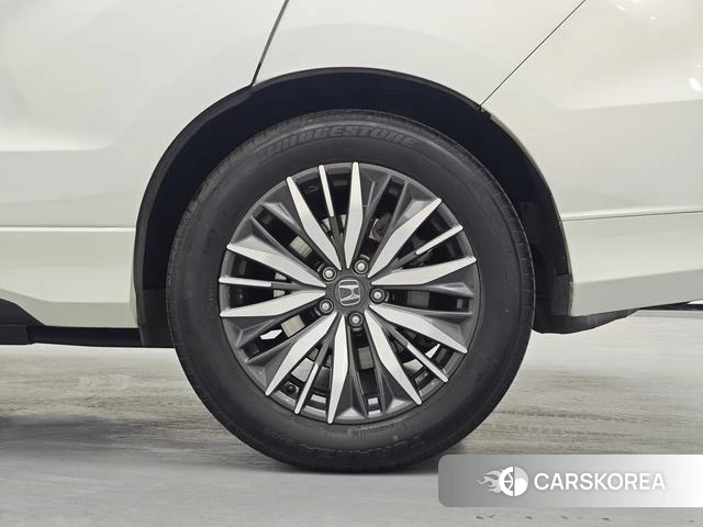 Honda Crown Road 2021 Белый из Китая