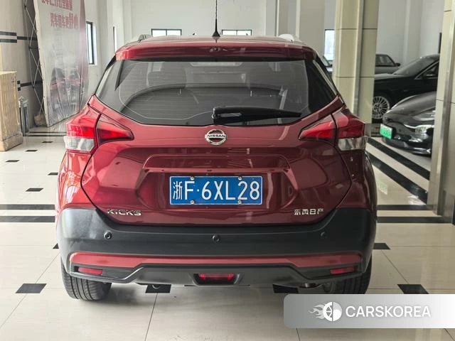 Nissan Jinke 2021 Красный из Китая