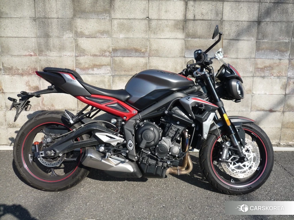 Проданный Triumph STREET TRIPLE 2021 из Японии