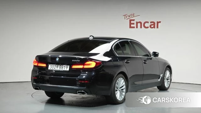BMW 5 Series (G30) 2021 Черный из Кореи