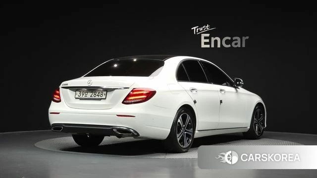 Mercedes-Benz E-Class W213 2018 Белый из Кореи