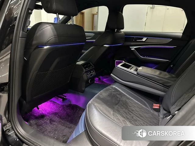 Audi A6L 2021 Черный из Китая