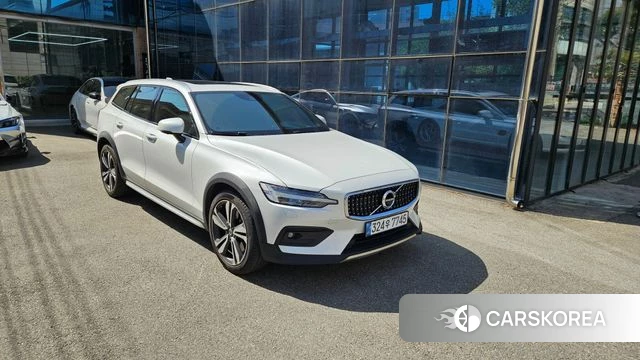 Купить Volvo V60 Cross-Country 2nd Generation из Южной Кореи