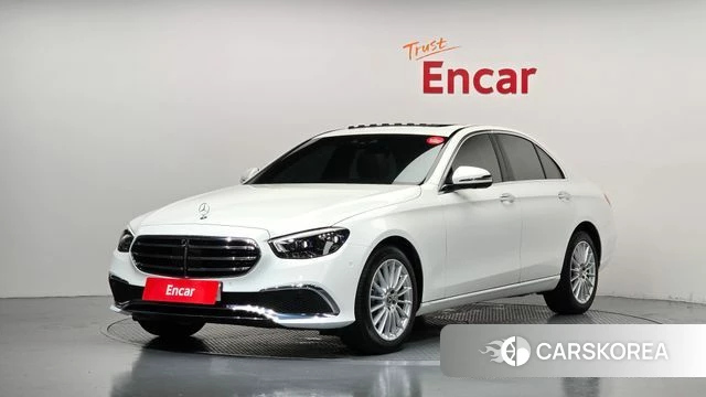 Mercedes-Benz E-Class W213 2023 Белый из Кореи
