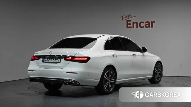 Mercedes-Benz E-Class W213 2022 Белый из Кореи