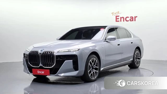BMW i7 (G70) 2023 Серебристо-серый из Кореи