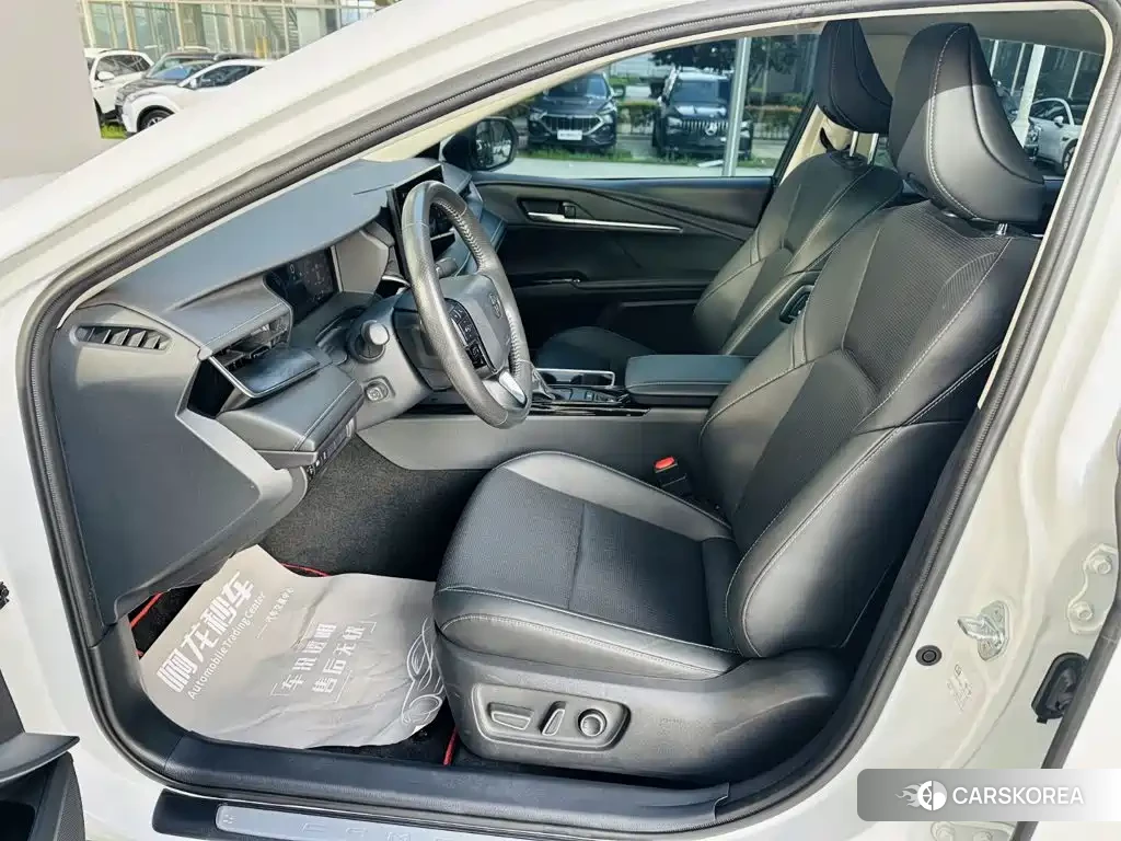 Toyota Camry 2025 Белый из Китая
