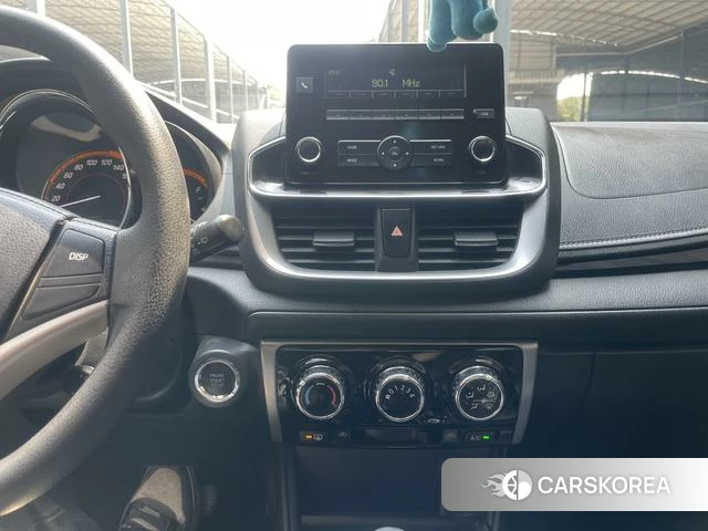 Toyota YARIS L Zhixuan 2022 Желтый из Китая