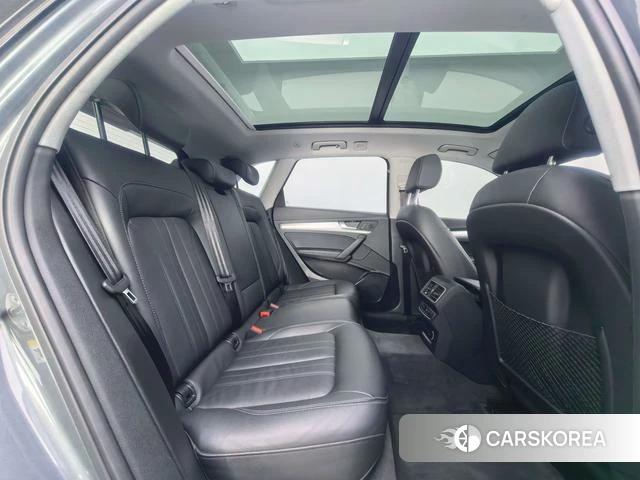 Audi Q5L 2021 Темно-серый из Китая