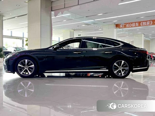 Lexus LS 2022 Черный из Китая