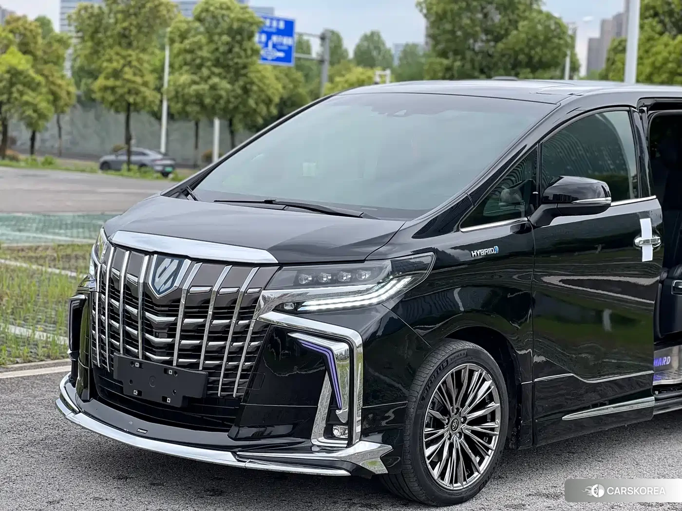 Toyota Elfa 2022 Черный из Китая