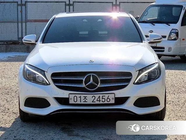 Mercedes-Benz C-Class W205 2018 Белый из Кореи