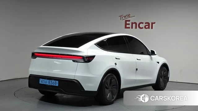 Tesla Model Y 2025 Белый из Кореи