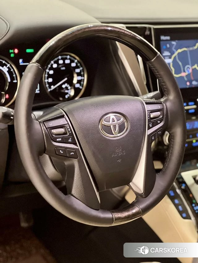 Toyota Elfa 2021 Белый из Китая
