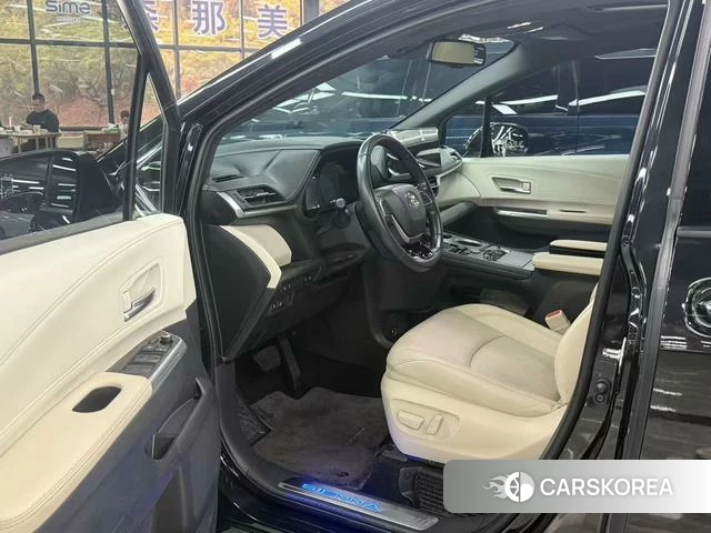 Toyota Saina 2023 Черный из Китая