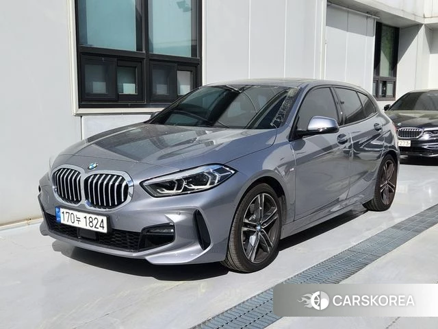 BMW 1 Series (F40) 2022 Серебристо-серый из Кореи