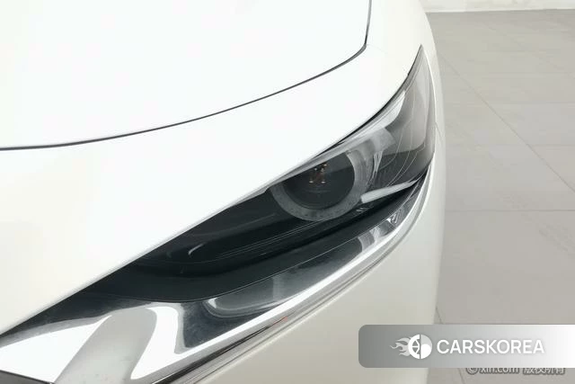 Mazda 3 Angkesaila 2022 Белый из Китая