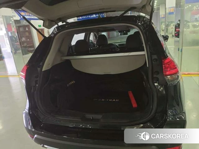 Nissan Qijun 2023 Черный из Китая