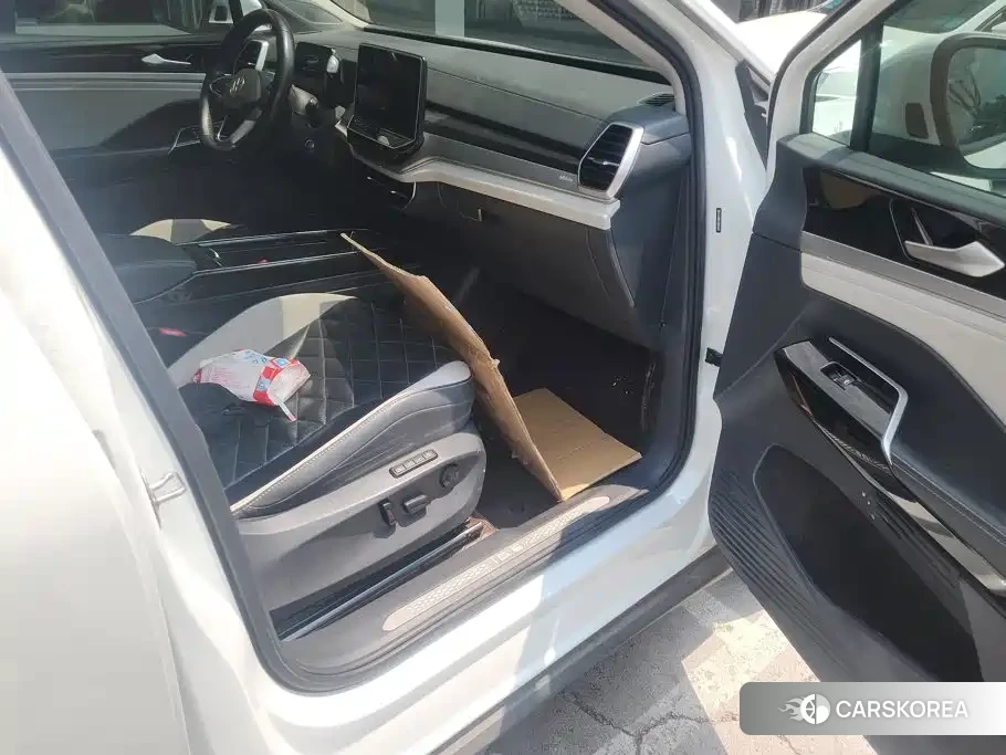 Volkswagen ID.6 CROZZ 2022 Белый из Китая, фото 2
