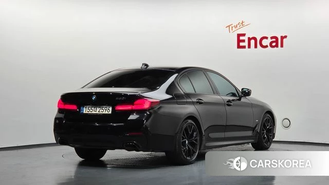 BMW 5 Series (G30) 2021 Черный из Кореи