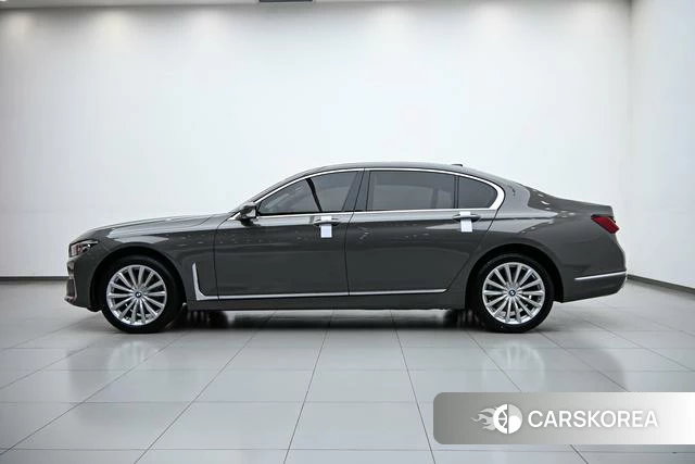 BMW 7 series 2022 Темно-серый из Китая