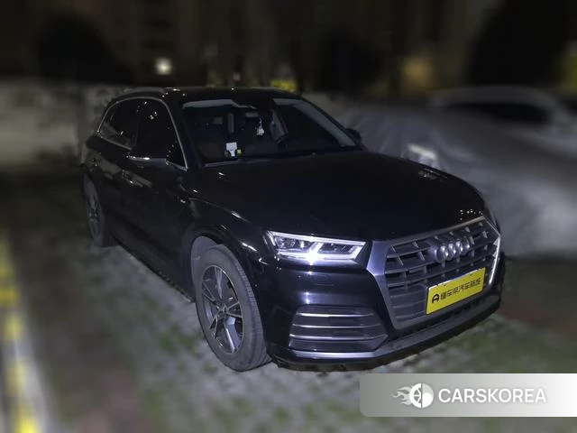 Audi Q5L 2020 Черный из Китая