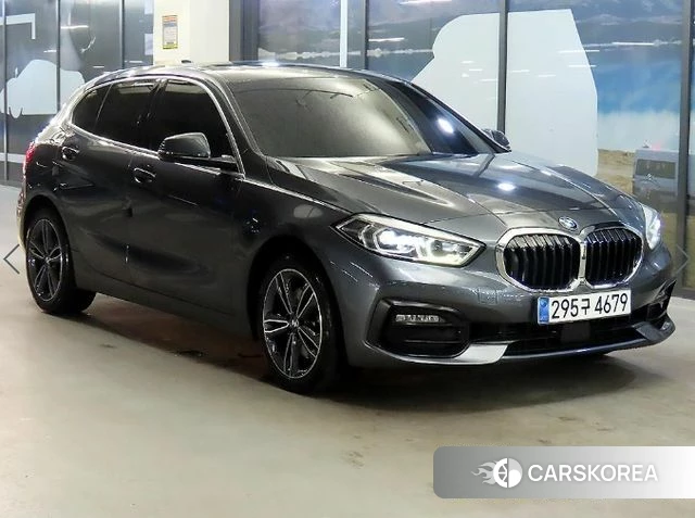 BMW 1 Series (F40) 2020 Серебристо-серый из Кореи