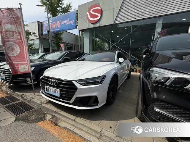 Audi A7 2021 Белый из Китая