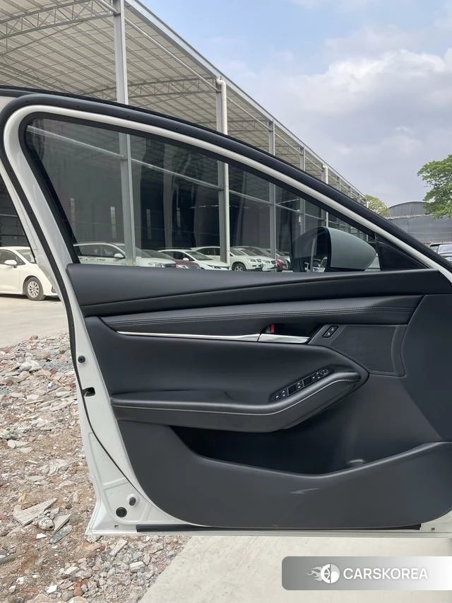 Mazda 3 Angkesaila 2022 Белый из Китая